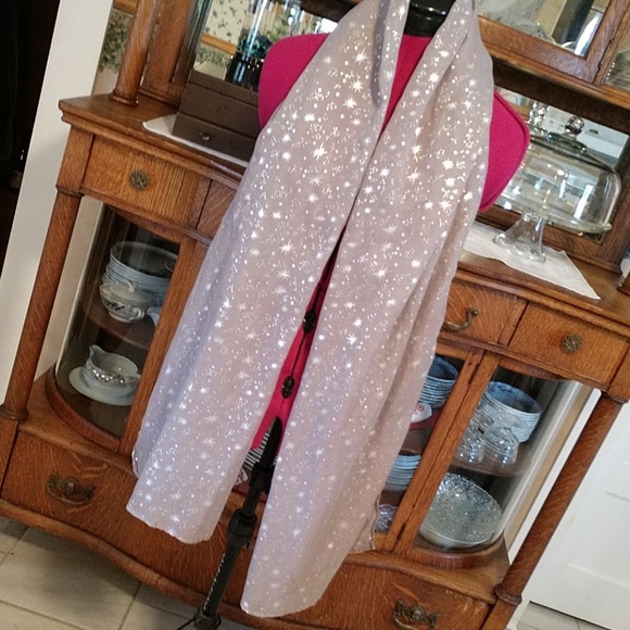 Gap Gray With Silver Stars Oblong Scarf - Picture 4 of 4